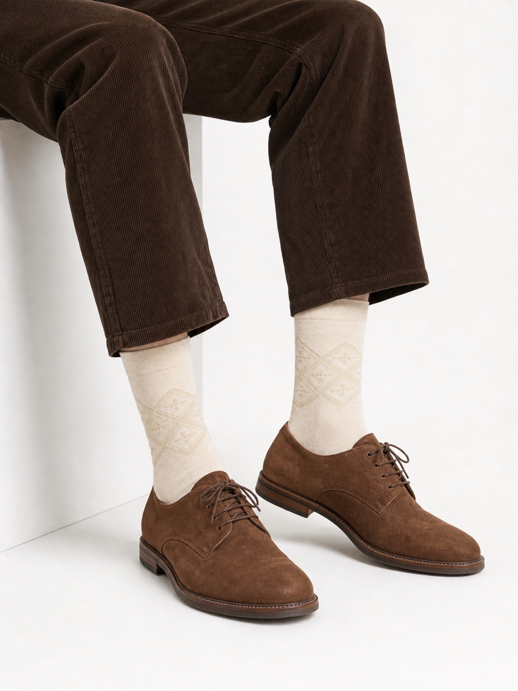 Oat Nollaknit socks with a subtle diamond motif