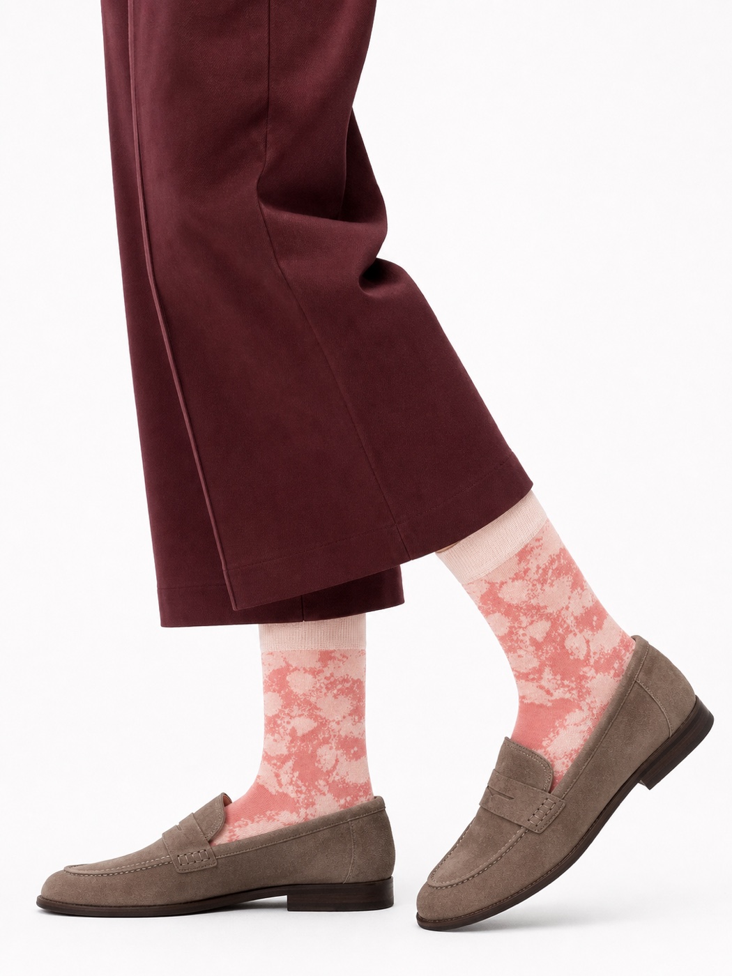Rose pink Nollaknit socks with a soft cream cloud pattern
